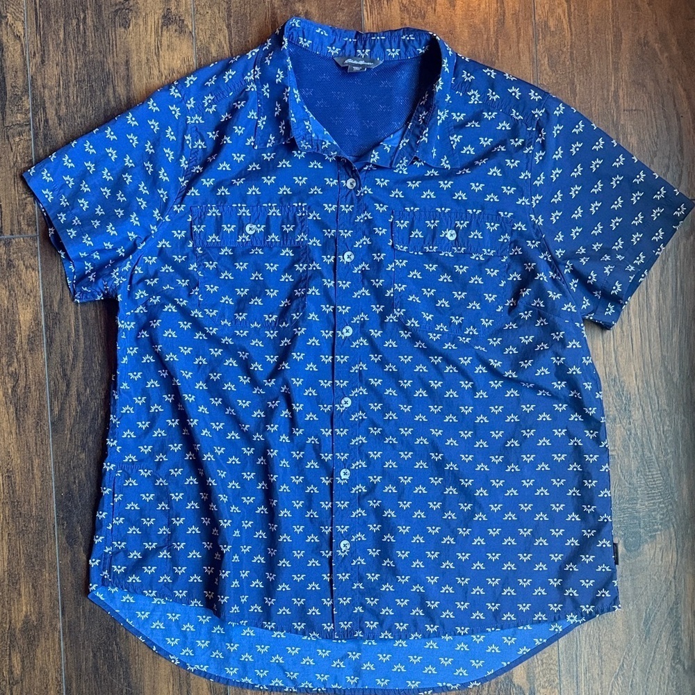 Women’s  Short Sleeve button up Eddie Bauer shirt size XL (G13)